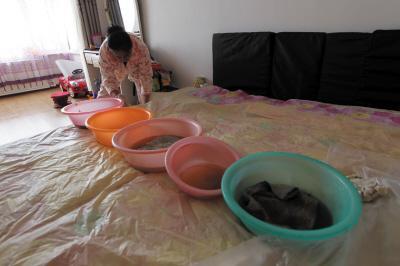 武功楼上漏水，住户失联，小区没物管，业主维权难！律师来支招……